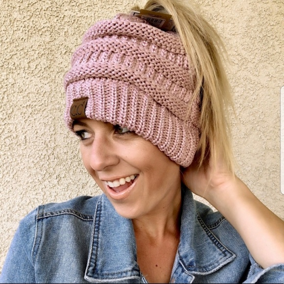 🍂CC Beanie🍂Messy Bun with glitter strands - Picture 3 of 5